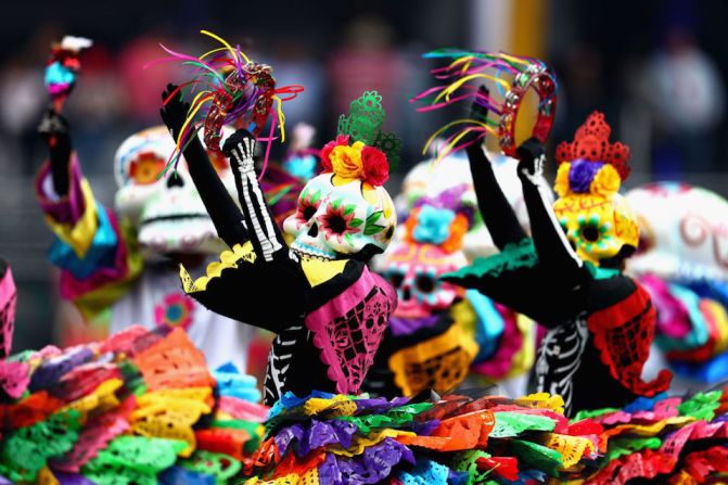 Antes de la competencia se realizó un espectáculo relativo al Día de Muertos, tradicional festividad mexicana.