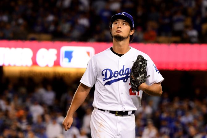 Yu Darvish, lanzador de los Dodgers de Los Ángeles fue el gran perdedor al permitir 5 carreras en solo dos entradas (Harry How/Getty Images).