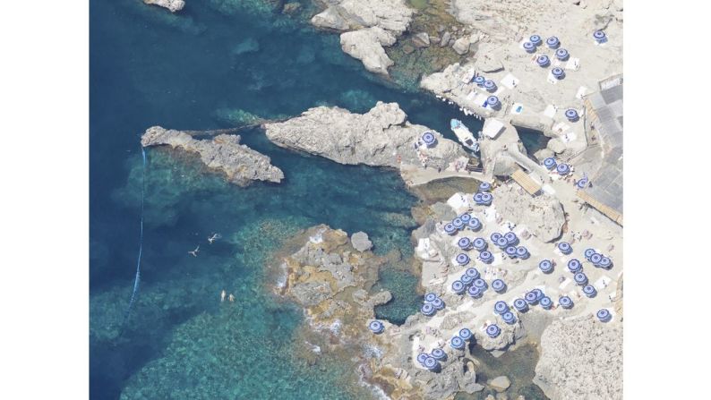 El fotógrafo ha tenido como clientes de sus imágenes aéreas a varios famosos, como Jessica Alba. En la foto: Fontelina, Capri (Italia).