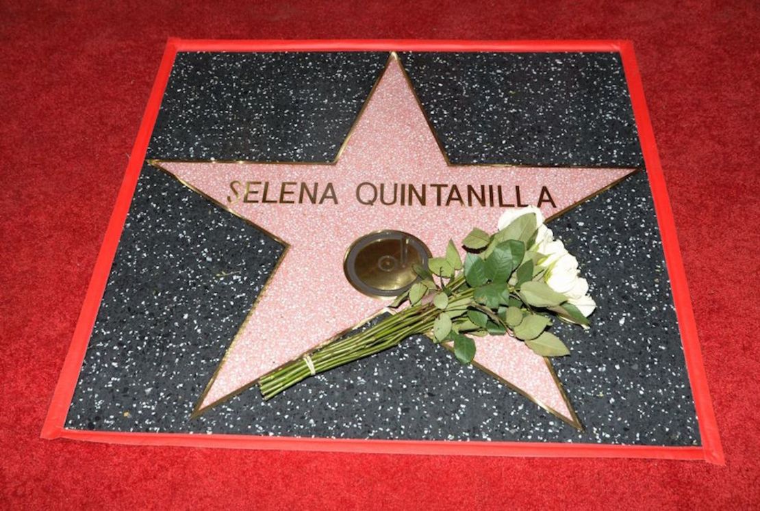 Selena ya tiene su estrella en el paseo de la Fama de Hollywood.