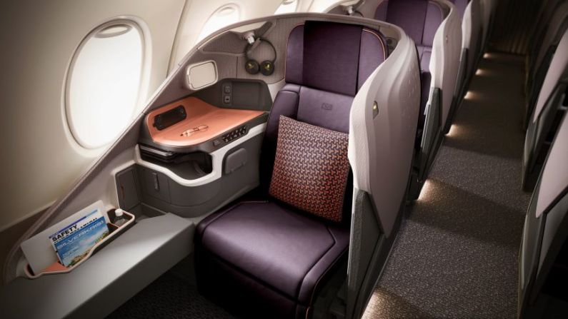 Camas de clase ejecutiva: mientras tanto, en Business Class, la aerolínea continúa ofreciendo asientos que se convierten en lujosas camas dobles.