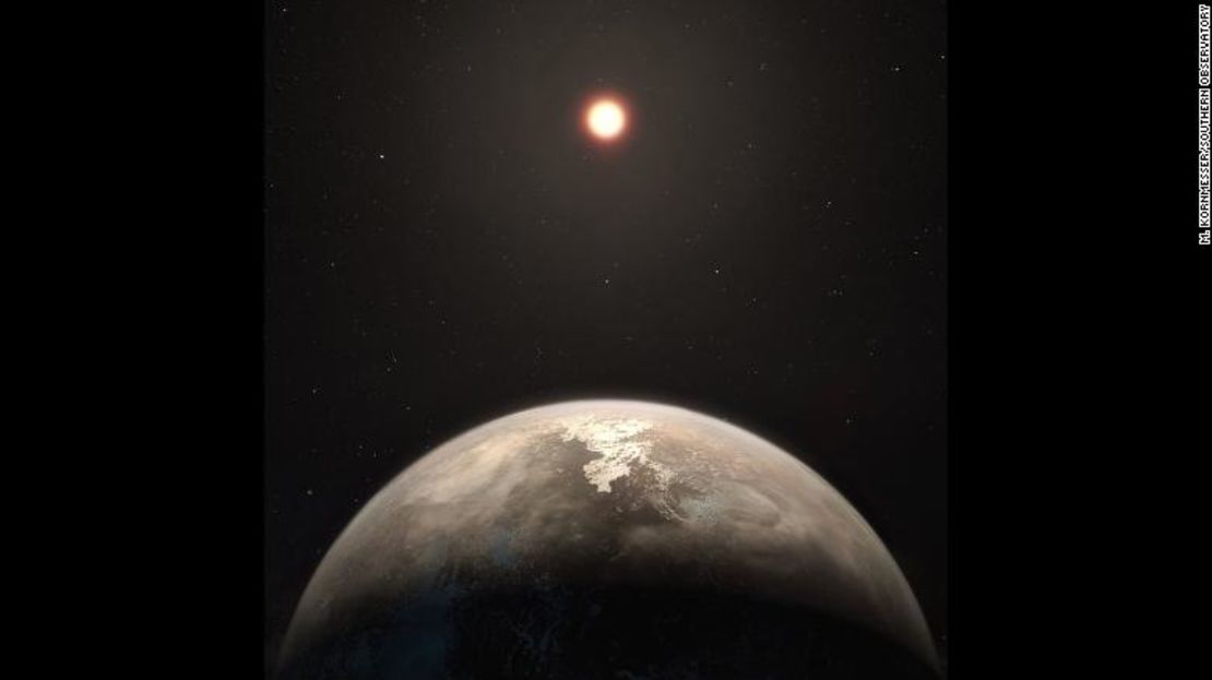 La ilustración de un artista muestra al exoplaneta Ross 128 b y su estrella enana roja  en el fondo.