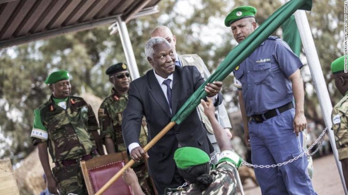 Sydney Sekeramayi, ministro de Defensa de Zimbabwe.