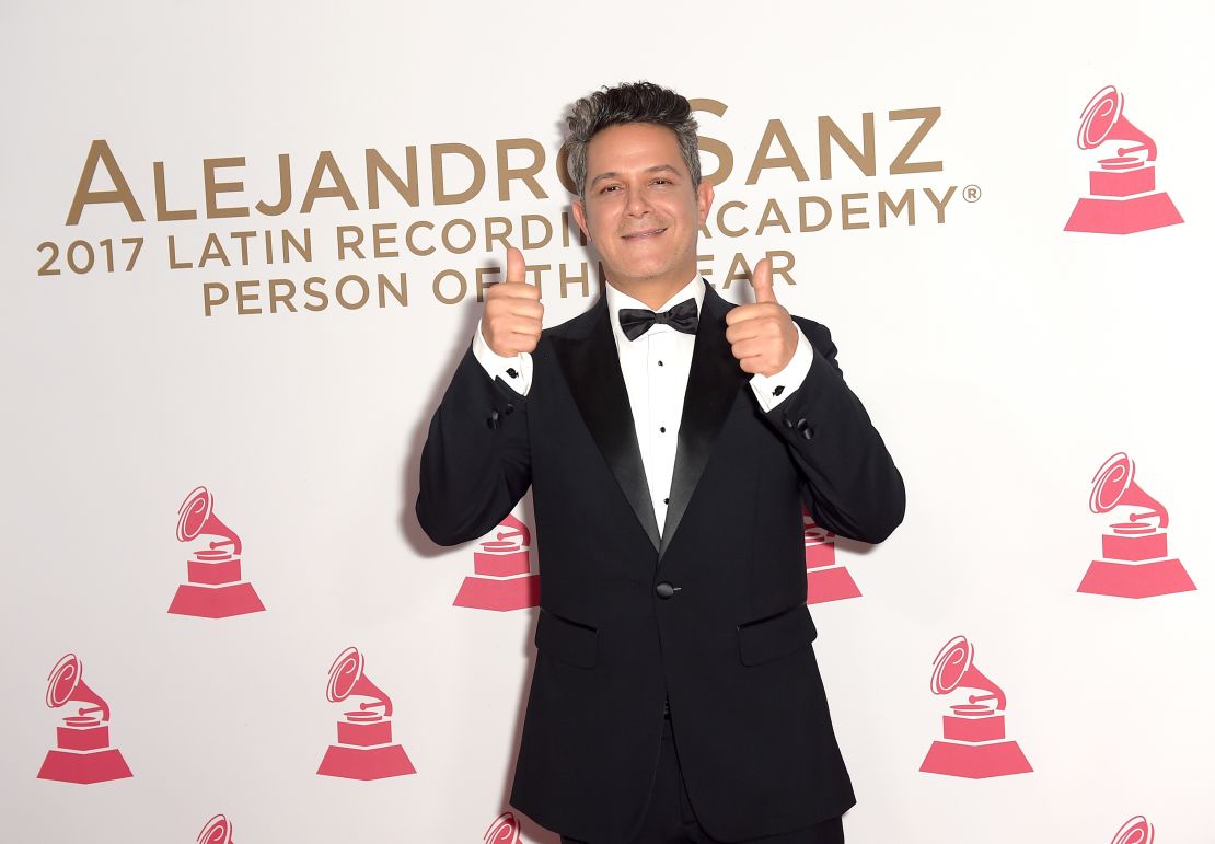 Alejandro Sanz en la alfombra roja de la gala "Persona del Año" en la que los Latin Grammy rinden tributo a sus casi tres décadas de carrera.