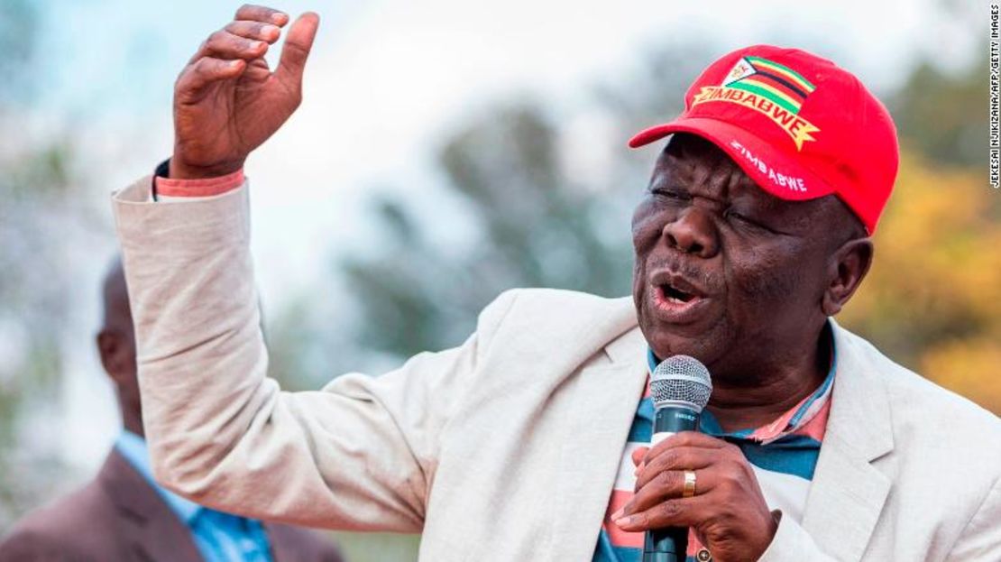 Morgan Tsvangirai, líder opositor de Zimbabwe en un mitin en Harare, el pasado 5 de agosto.