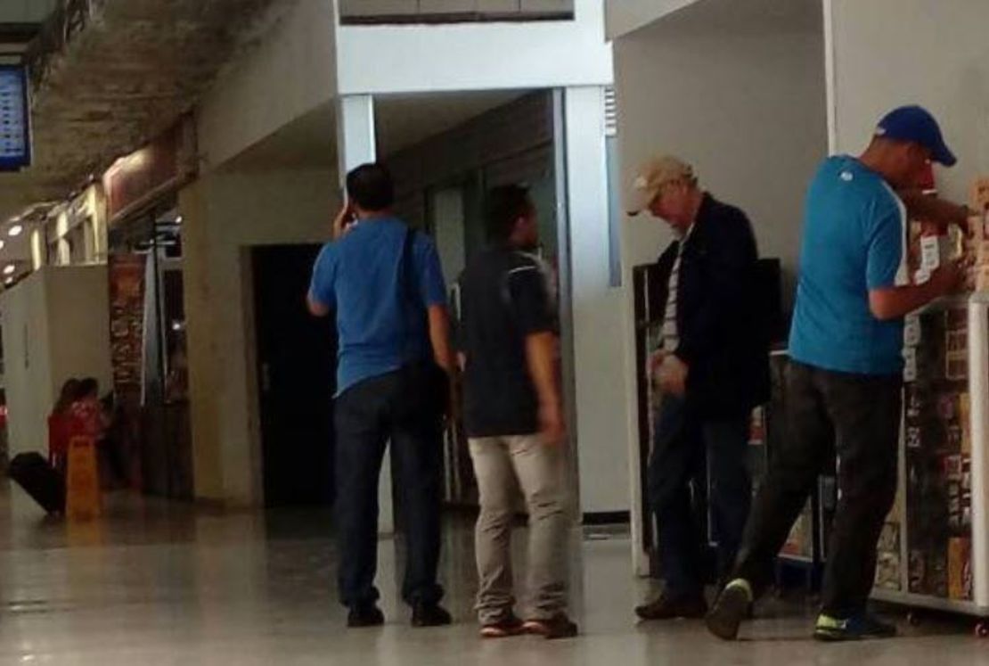 Así se vio a Ledezma en el aeropuerto de Cúcuta.