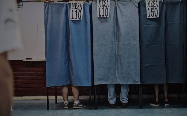 En estos comicios se elegirán también 23 senadores, 155 diputados y 64 consejeros regionales, cargos para los que hay inscritos más de 2.700 candidatos, según cifras oficiales del Servicio Electoral de Chile.