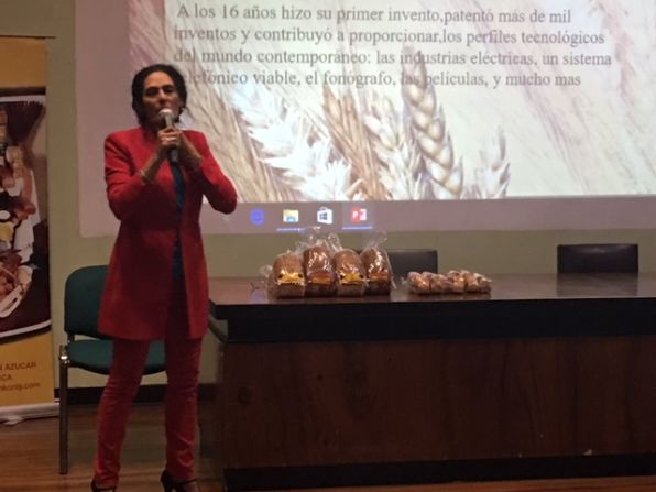 Noelia de León, madre, empresaria, mentora, pionera de recetas de panes saludables.