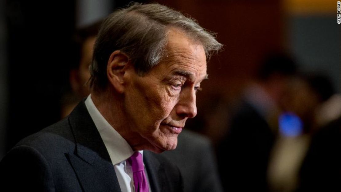 El periodista Charlie Rose fue suspendido de todos los programas en los que participaba.