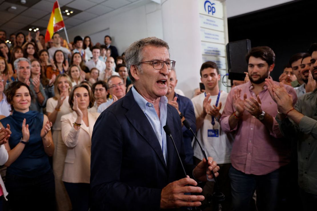 El líder de la oposición de derecha del Partido Popular (PP), Alberto Núñez Feijoo, habla en rueda de prensa tras los resultados de las elecciones al Parlamento Europeo, en Madrid, el 9 de junio de 2024.