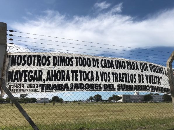 Mientras continua la búsqueda multinacional para encontrar un submarino argentino que hace más de una semana después desapareció, las autoridades temen que los miembros de la tripulación se estén quedando sin tiempo.