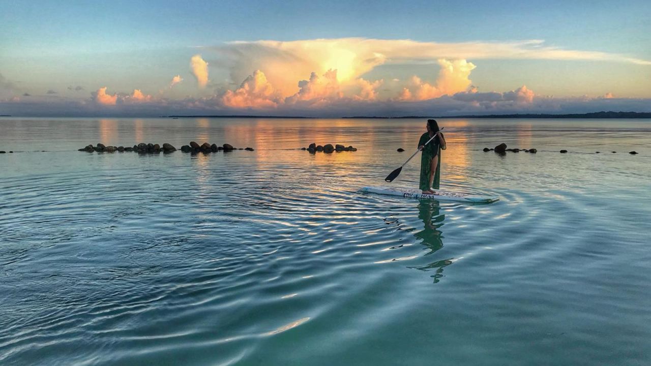 CNNE 469413 - alejandra oraa paddle board panama destinos