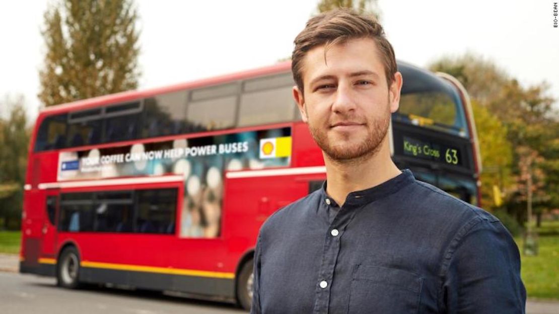 Arthur Kay, fundador de Bio-bean, ayudó a desarrollar el combustible de café que puede ser usado para alimentar a los autobuses.