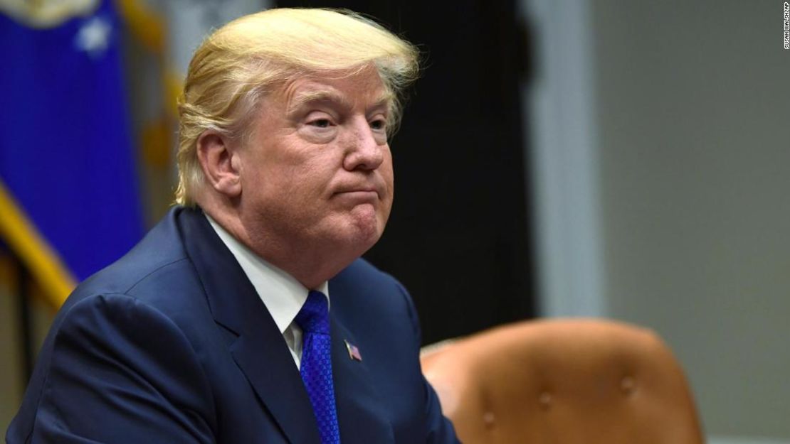 El presidente Donald Trump hace una pausa tras una conferencia en la Casa Blanca en Washington.