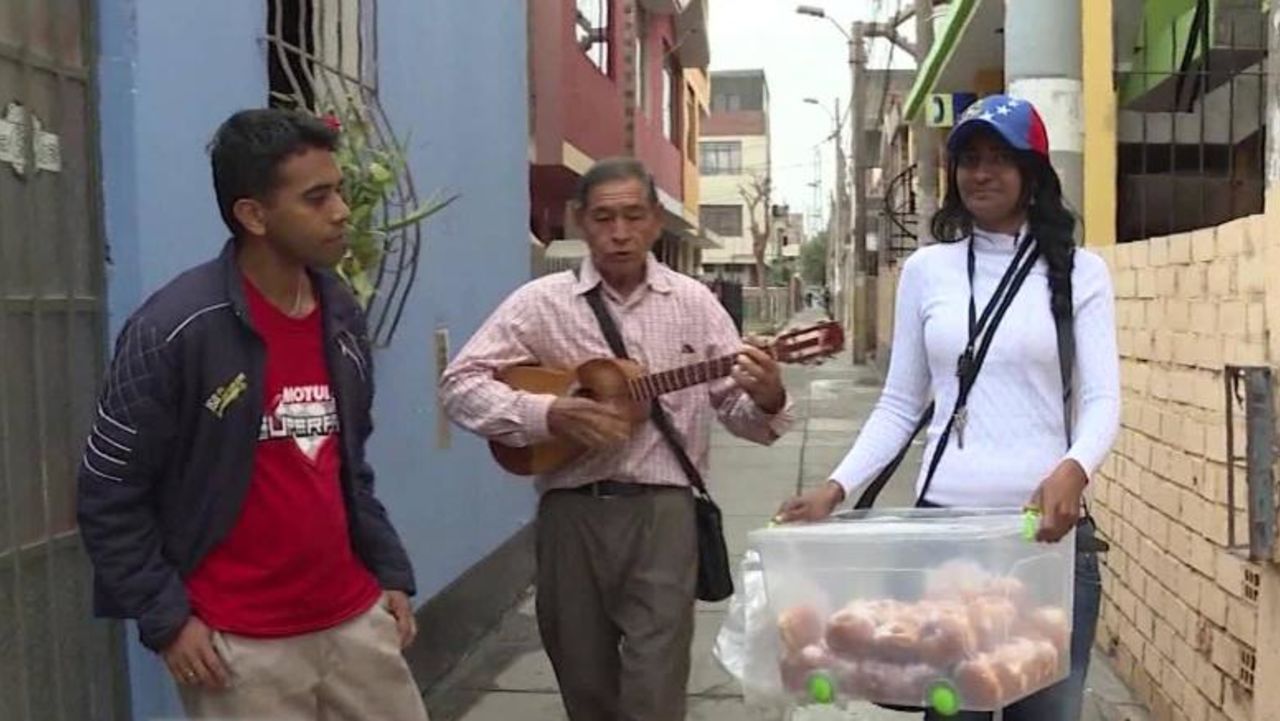 CNNE 474643 - cnnee-nuestro-mundo-pkg-jimena-de-la-quintana-venezolanos-comienzan-nueva-vida-en-peru