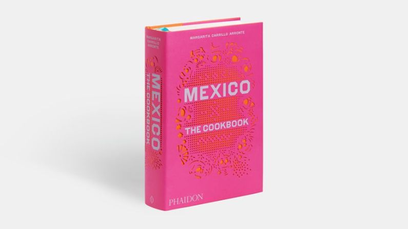 La comida mexicana es mucho más que tacos y enchiladas. La famosa chef y restauradora de Ciudad de México, Margarita Carrillo Arronte, exhibe la rica gama de la cocina de su país en 'México: The Cookbook'. Además, el libro tiene magníficas fotos (49 dólares o menos en algunas tiendas en línea).