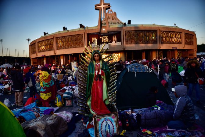 La Basílica de Guadalupe es el segundo templo católico más visitado en el mundo, solo después de la Basílica de San Pedro del Vaticano.