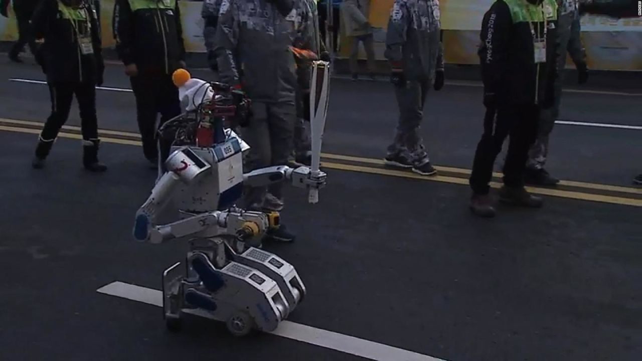 CNNE 476538 - robots antorcha olimpica juegos de invierno