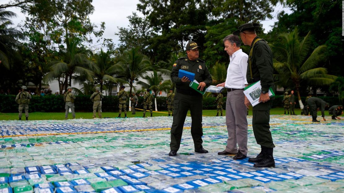 El 9 de noviembre la Policía Nacional de Colombia decomisó más de 12 toneladas de cocaína pura. El presidente Santos confirmó que la cocaína pertenecía al Clan del Golfo.