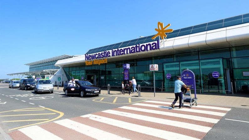 Aeropuerto Internacional de Newcastle, Gran Bretaña — Otro aeropuerto regional de Gran Bretaña: los niveles de satisfacción aquí están en un 87,05%.