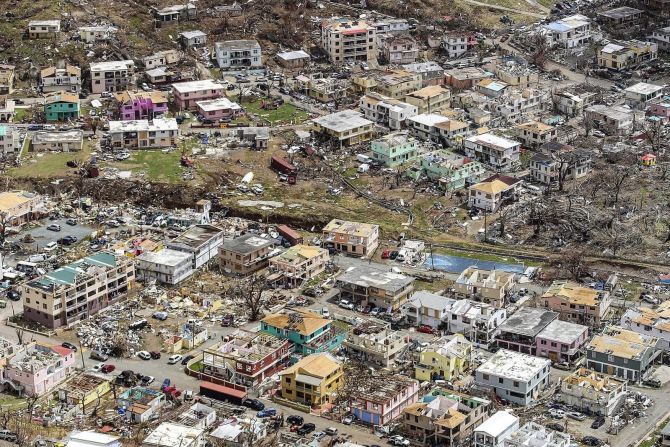 13 de septiembre— Una foto aérea muestra daños por huracanes en Road Town, la capital de las Islas Vírgenes Británicas.