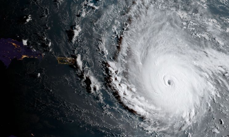 5 de septiembre — El huracán Irma se mueve por el Caribe en esta imagen satelital de la Administración Nacional Oceánica y Atmosférica. Irma arrasó varias islas del Caribe y causó destrucción histórica en toda Florida.