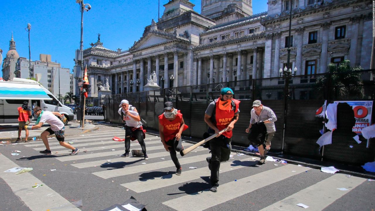 CNNE 478740 - argentina protestas pensiones