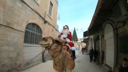 CNNE 479299 - papa noel jerusalen