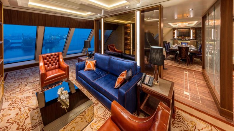 Perfecta para familias o grupos de amigos, el dúplex Garden Penthouse abordo del Genting Dream tiene capacidad para seis personas en 220 metros cuadrados de lujo.