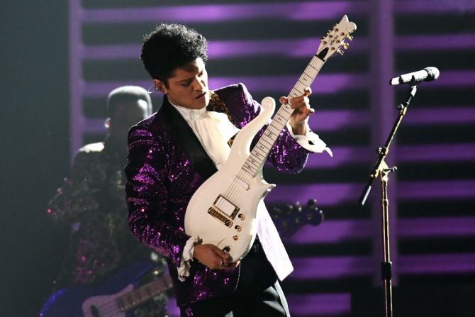 4. Bruno Mars: 39 millones de dólares.