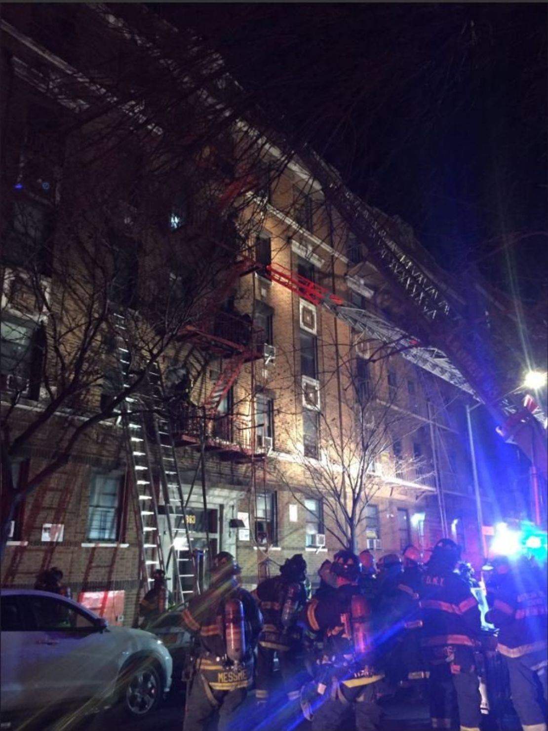 CNNE 480704 - over 160 fdny members are operating on scene of a 4-alarm fire, 2363 prospect ave bronx