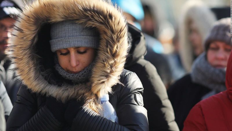 Solo los valientes con muchas capas de ropa celebrarán el año nuevo en nueva york | cnn