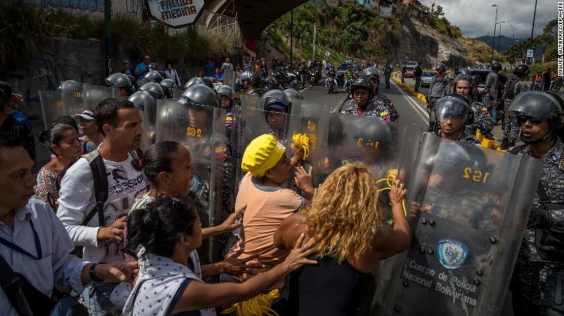 CNNE 480812 - 171228191829-02-venezuela-pork-protests-restricted-exlarge-169