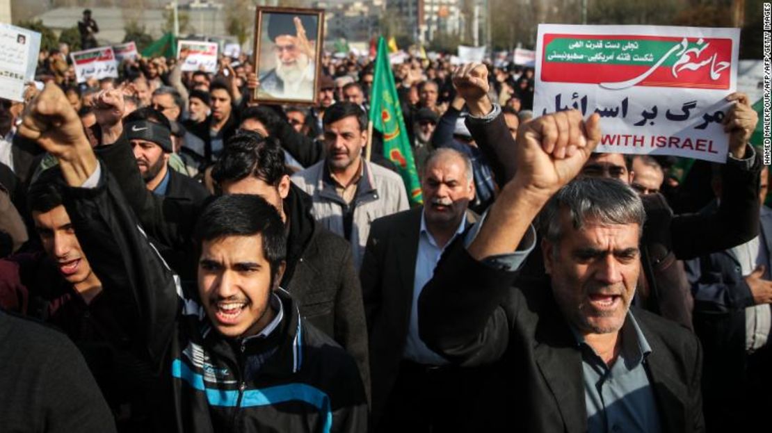 Manifestantes a favor del gobierno de Irán.