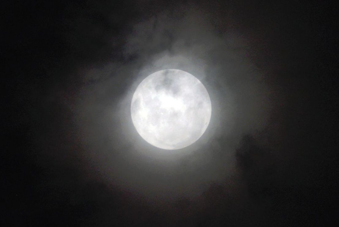 Así se vio la superluna en Paraguay.