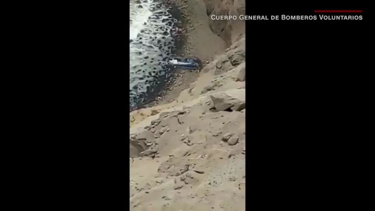 CNNE 481435 - peru accidente pasamayo autobus