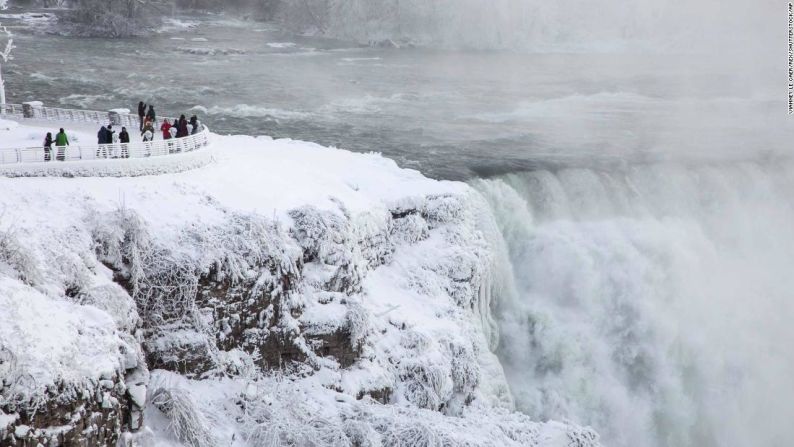 Los turistas visitantes tendrán que continuar luchando contra las bajas temperatura