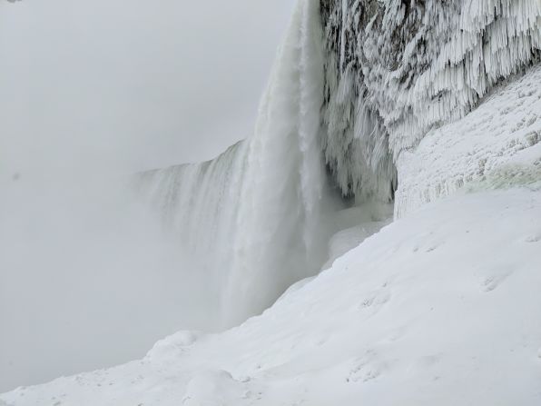 Así es el panorama en las cataratas del Niágara.