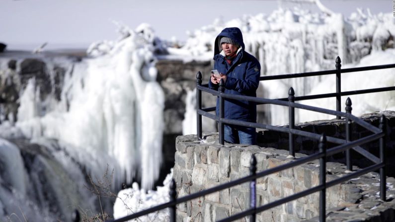 Las clases han sido canceladas este jueves en Nueva York y Boston.