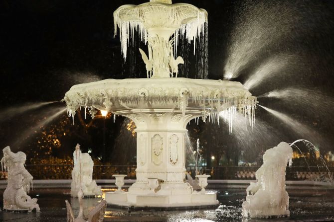 Según los pronósticos, la tormenta invernal no solo traerá una intensa nevada, sino también vientos huracanados.