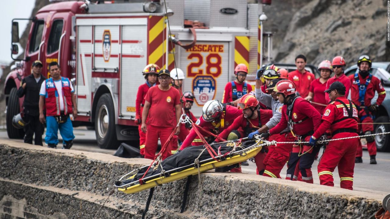 CNNE 482412 - accidente peru autobus