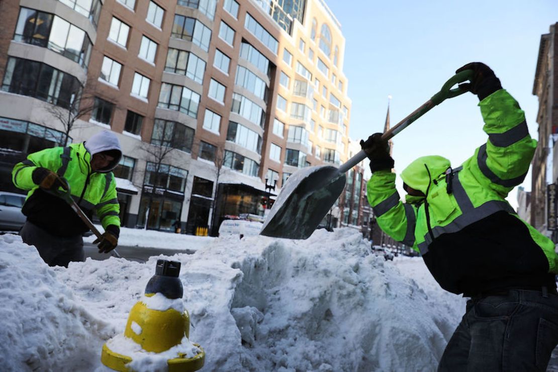 Limpieza de nieve en Boston tras la "bomba ciclónica".