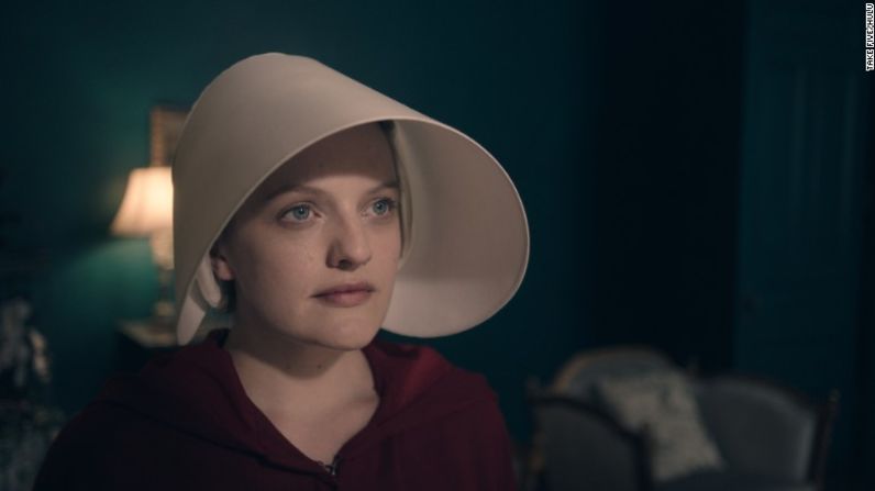 Mejor actriz en serie dramática: Elisabeth Moss, "The Handmaid's Tale"