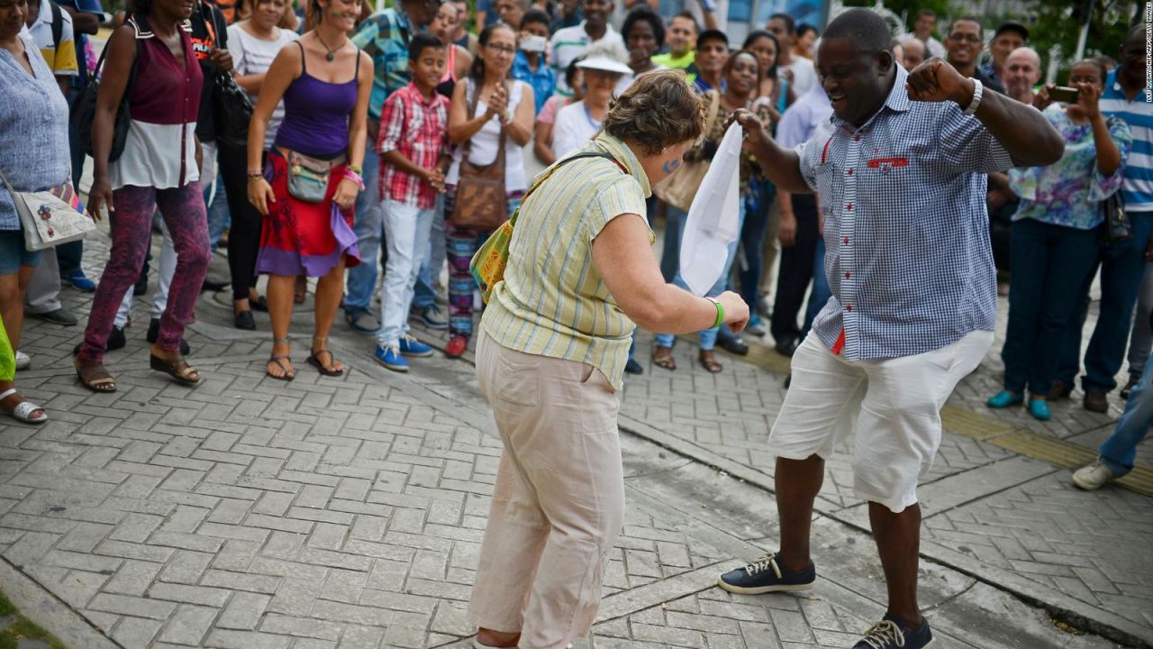 CNNE 482957 - paises mas felices del mundo colombia fiji mexico