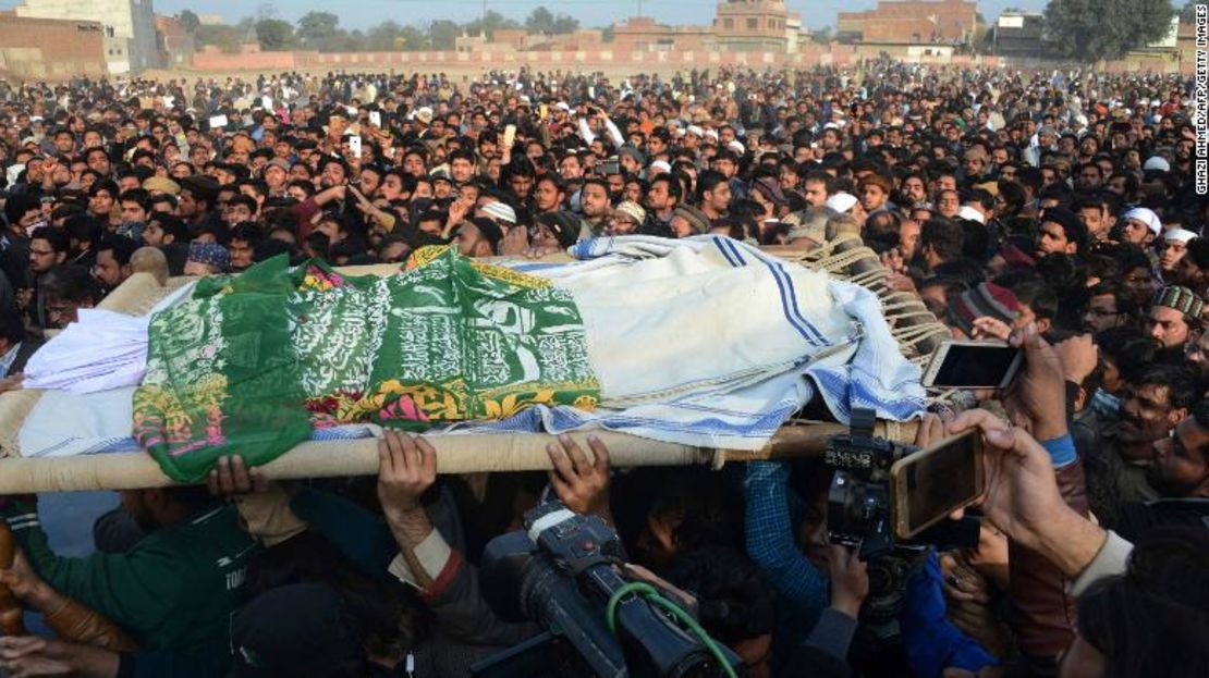 Funeral de la niña asesinada en Pakistán.