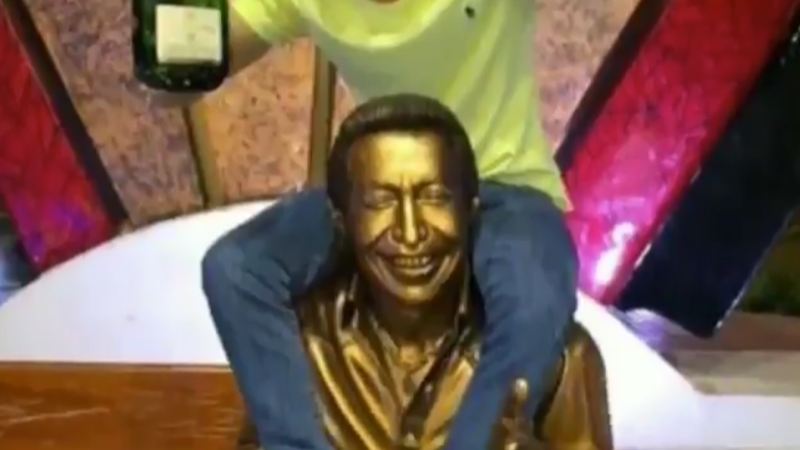 Indignación en colombia por irrespeto a estatua del cantante diomedes díaz | cnn