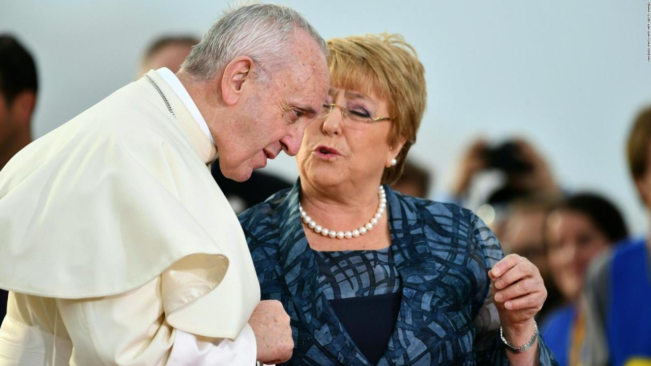 CNNE 484933 - papa francisco bachelet