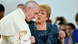 CNNE 484933 - papa francisco bachelet