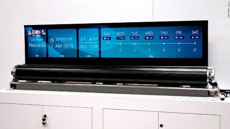 Un televisor que se enrolla — LG Display -el brazo de investigación de LG Electronics- reveló un prototipo de su más reciente tecnología de pantalla. La pantalla 4K OLED parece una pantalla normal de un televisor, pero la parte posterior tiene listones verticales pequeños que le permiten enrollarse en una base de metal. Estas pantallas no estarán disponibles en tiendas, pues la compañía vende la tecnología directamente a los fabricantes de pantallas.