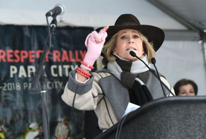 La actriz y activista Jane Fonda participa como oradora en la Marcha de las Mujeres en Park City, Utah.